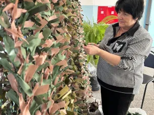 Сотрудники техникума прикладывают колоссальные усилия к делу плетения маскировочных сетей!!!