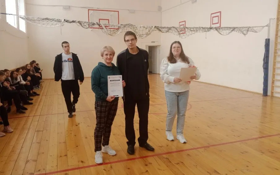 Под руководством советника директора по воспитанию Кузьмишкиной С.В. провели для учащихся 5 класса Большеболдинской средней школы им. А.С.Пушкина "Веселые старты"!