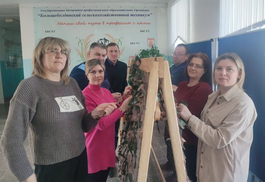 Процесс изготовления маскировочных сетей для наших бойцов в зоне СВО