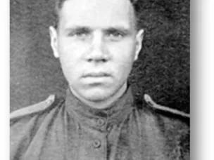 Золин Петр Петрович, родился 23 мая 1922 года в селе Новая Слобода. Родители были учителями. В 1940 году окончил 10 классов школы в городе Горьком.