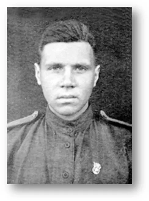 Золин Петр Петрович, родился 23 мая 1922 года в селе Новая Слобода. Родители были учителями. В 1940 году окончил 10 классов школы в городе Горьком.