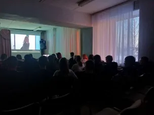 Показ фильмов в киноклубе «КиНоМаНиЯ»