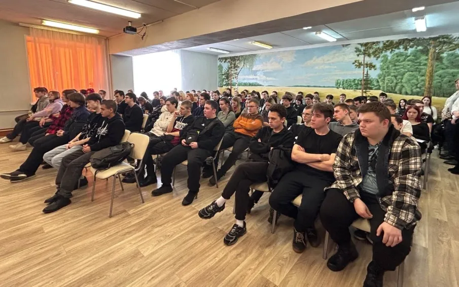 В целях информирования о вреде курения электронных сигарет и вейпов обучающихся техникума мы пригласили врача-психиатра-нарколога Большеболдинской ЦРБ Кострюкову М.С.