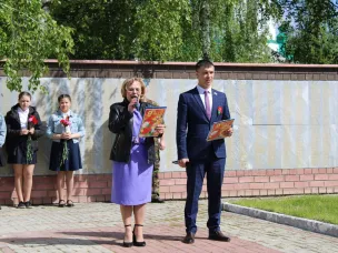 Торжественный митинг, посвященный Дню победы на площади 50 лет Октября