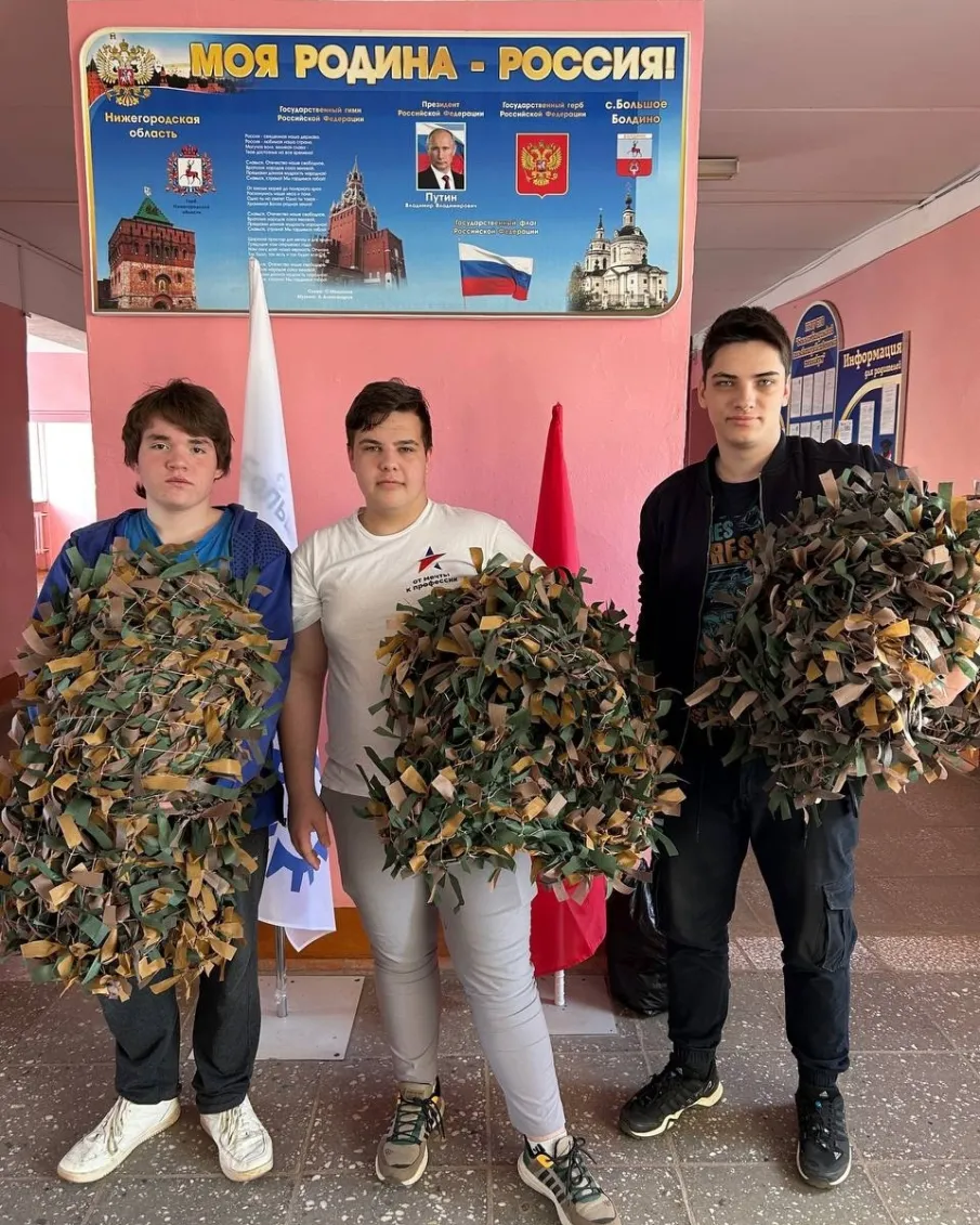 Не на секунду не прекращается работа в нашем техникуме по плетению маскировочных сетей