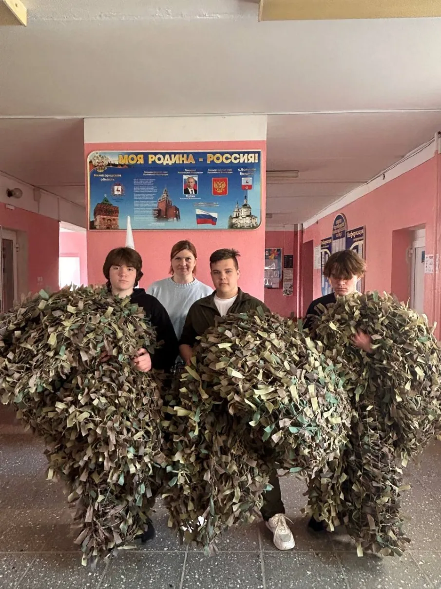 Очередная партия маскировочных сетей была передана волонтёрами техникума волонтёрскому объединению "Тыл 52 Rus".
